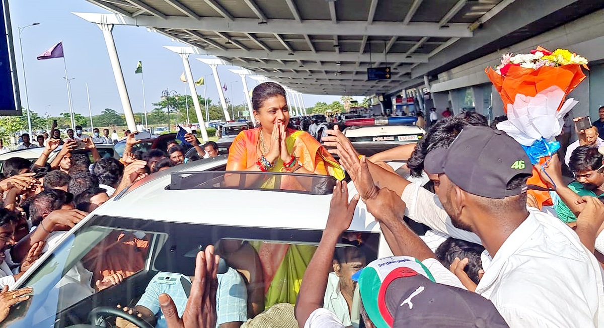 YSRCP Leaders Grand Welcome to Minister RK Roja - Sakshi1