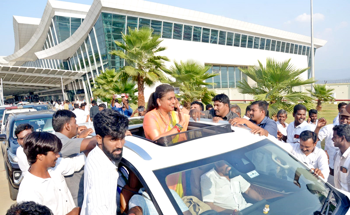 YSRCP Leaders Grand Welcome to Minister RK Roja - Sakshi9