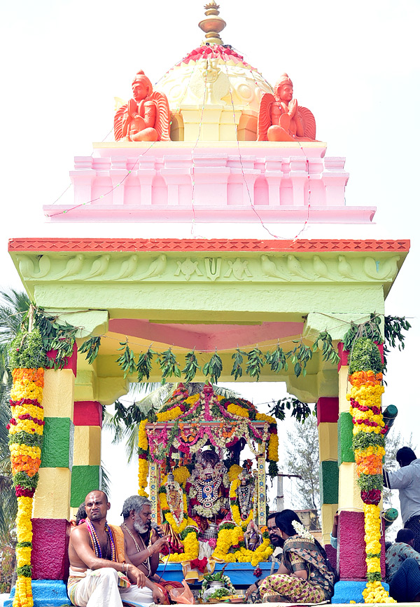 Chadalavada Raghu Nayakula Swamy Kalyanam Photos - Sakshi3