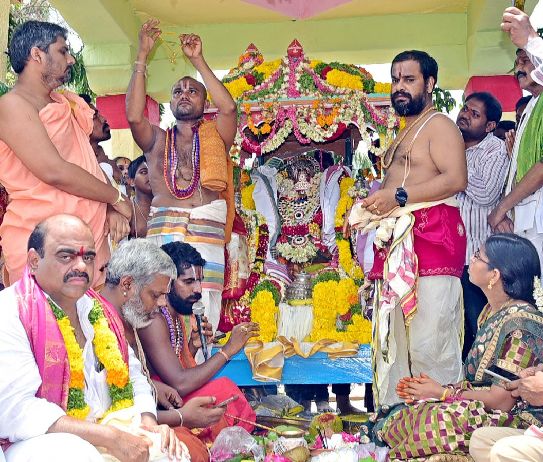 Chadalavada Raghu Nayakula Swamy Kalyanam Photos - Sakshi1