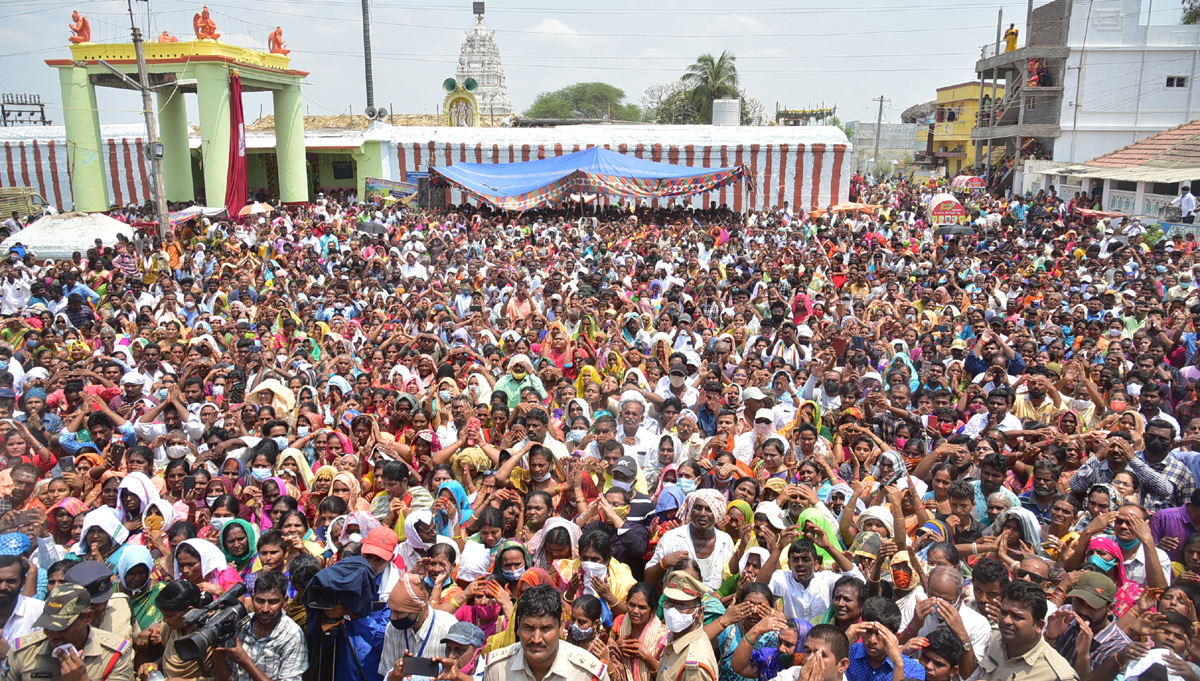 Chadalavada Raghu Nayakula Swamy Kalyanam Photos - Sakshi7