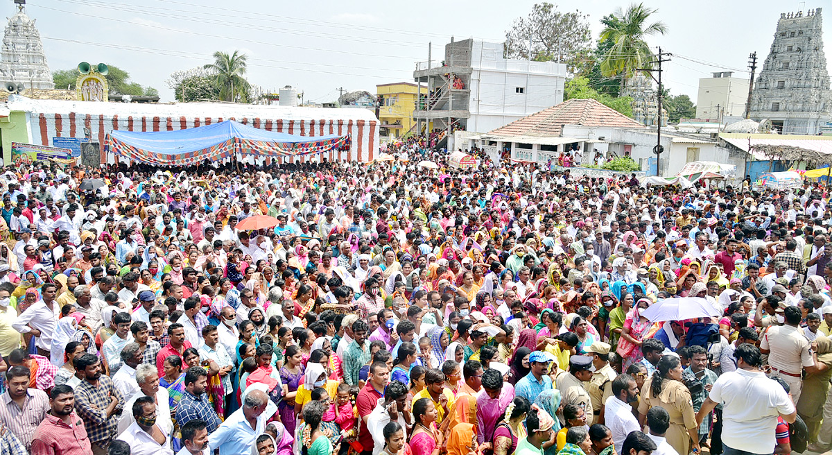 Chadalavada Raghu Nayakula Swamy Kalyanam Photos - Sakshi8