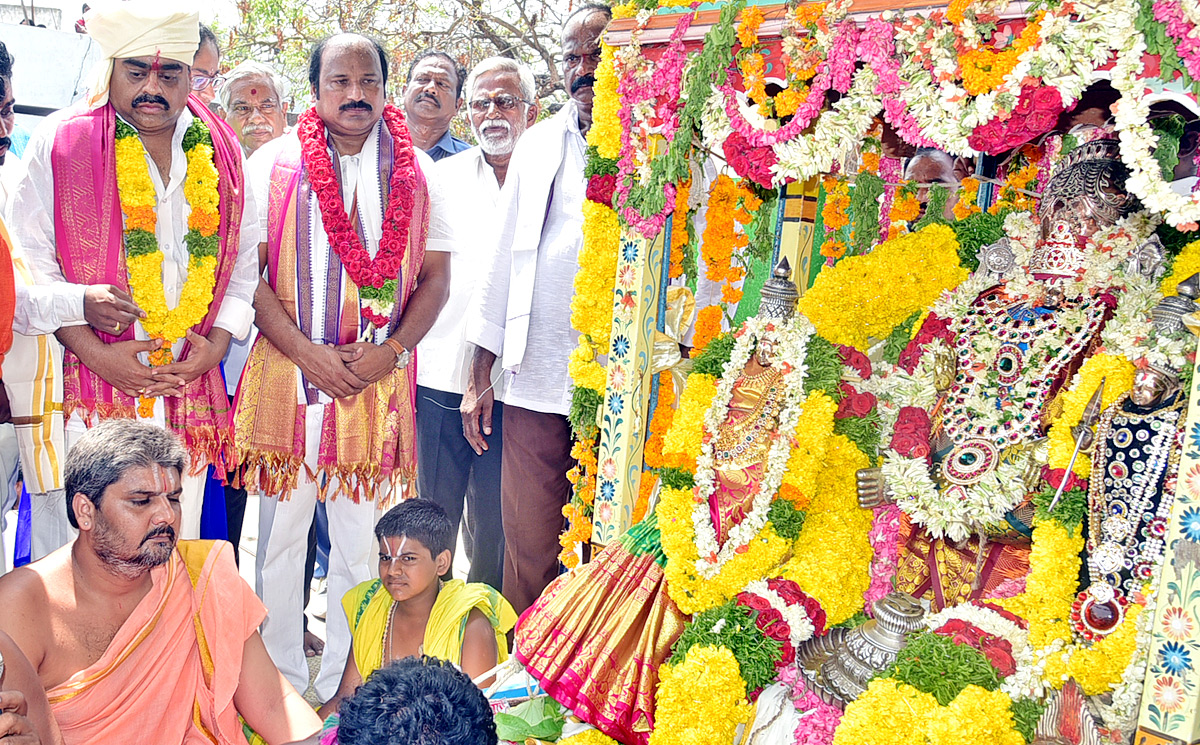 Chadalavada Raghu Nayakula Swamy Kalyanam Photos - Sakshi17