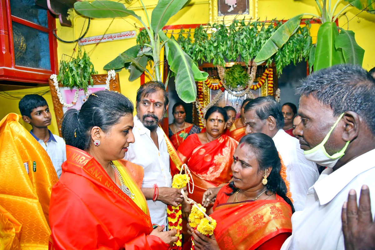 YSRCP Leaders Grand Welcome to Minister RK Roja - Sakshi6