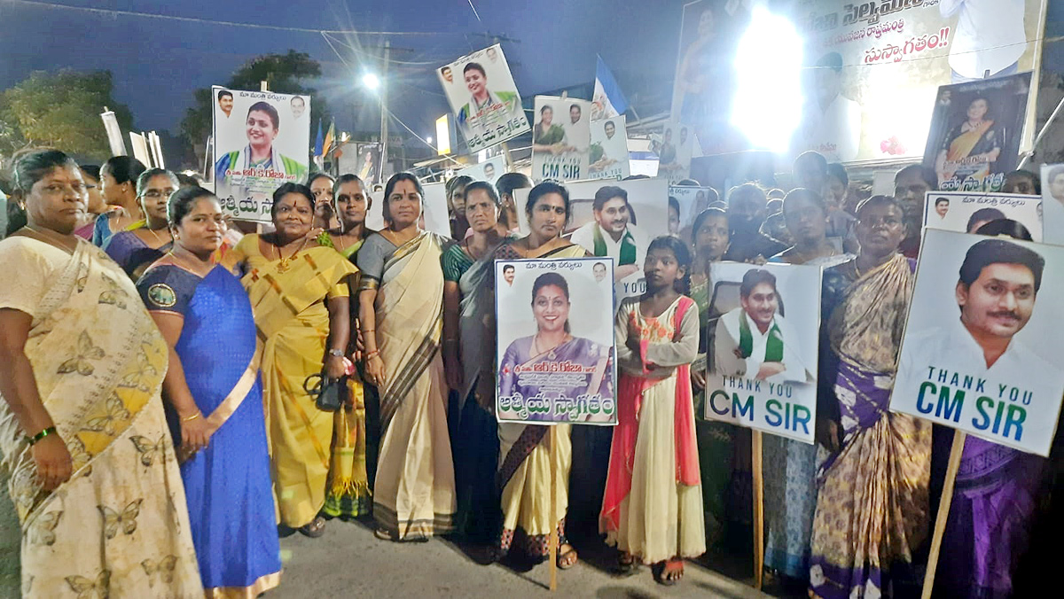 YSRCP Leaders Grand Welcome to Minister RK Roja - Sakshi7