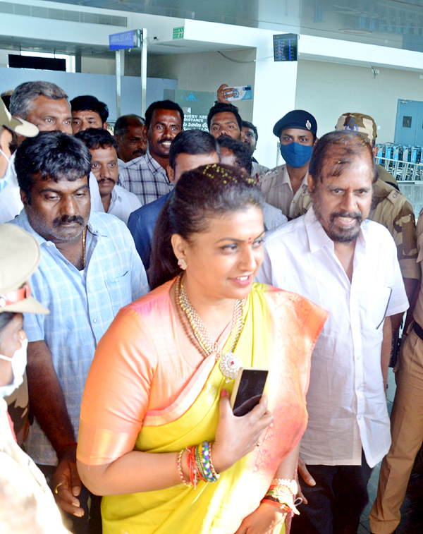 YSRCP Leaders Grand Welcome to Minister RK Roja - Sakshi11