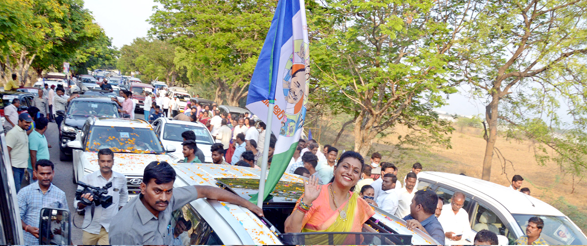 YSRCP Leaders Grand Welcome to Minister RK Roja - Sakshi16