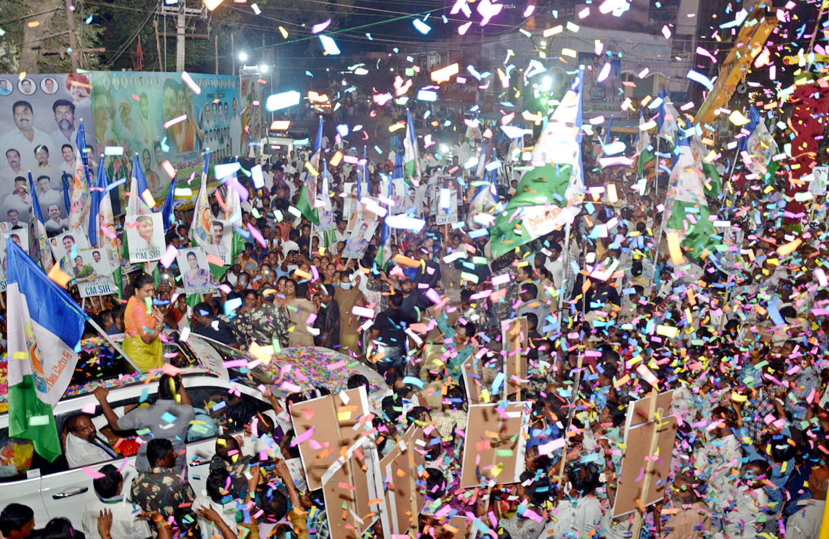 YSRCP Leaders Grand Welcome to Minister RK Roja - Sakshi20