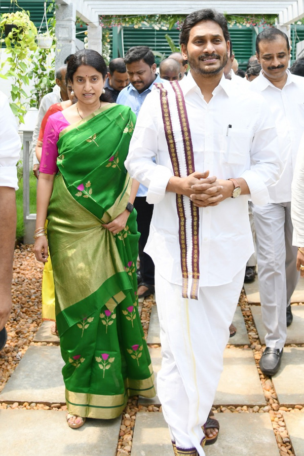 Photos: CM YS Jagan Couple Attends Ugadi Celebrations 2022 Tadepalli - Sakshi2