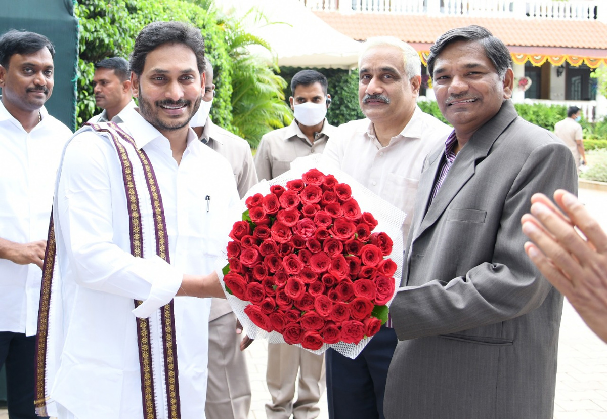 Photos: CM YS Jagan Couple Attends Ugadi Celebrations 2022 Tadepalli - Sakshi3