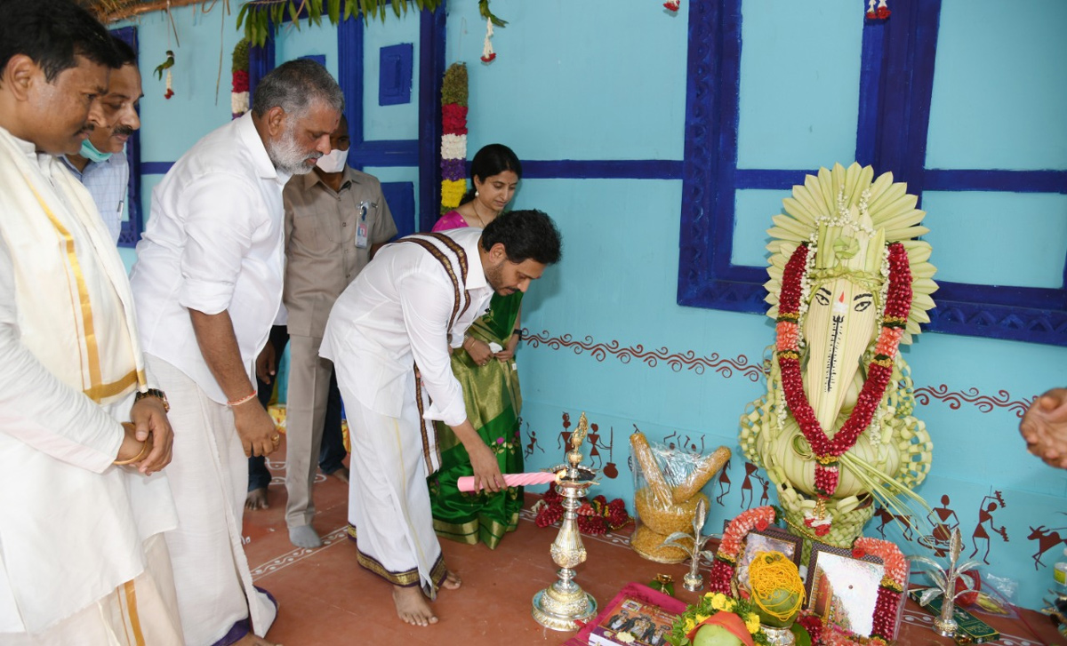 Photos: CM YS Jagan Couple Attends Ugadi Celebrations 2022 Tadepalli - Sakshi13