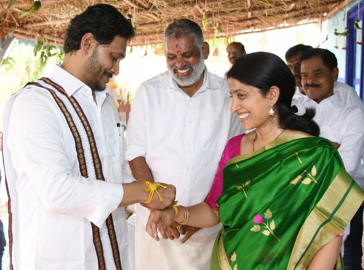 Photos: CM YS Jagan Couple Attends Ugadi Celebrations 2022 Tadepalli - Sakshi15