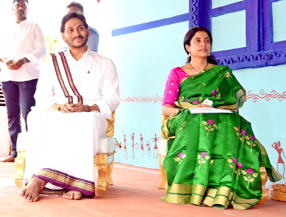 Photos: CM YS Jagan Couple Attends Ugadi Celebrations 2022 Tadepalli - Sakshi19