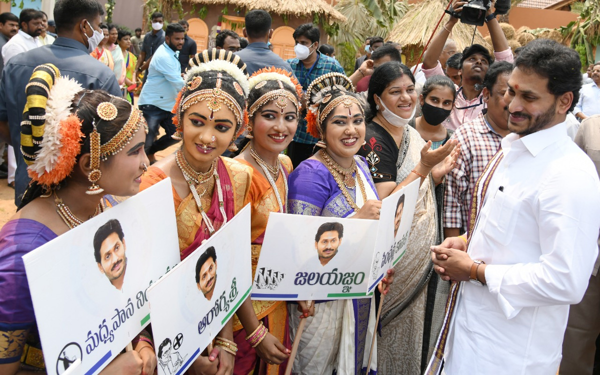 Photos: CM YS Jagan Couple Attends Ugadi Celebrations 2022 Tadepalli - Sakshi27