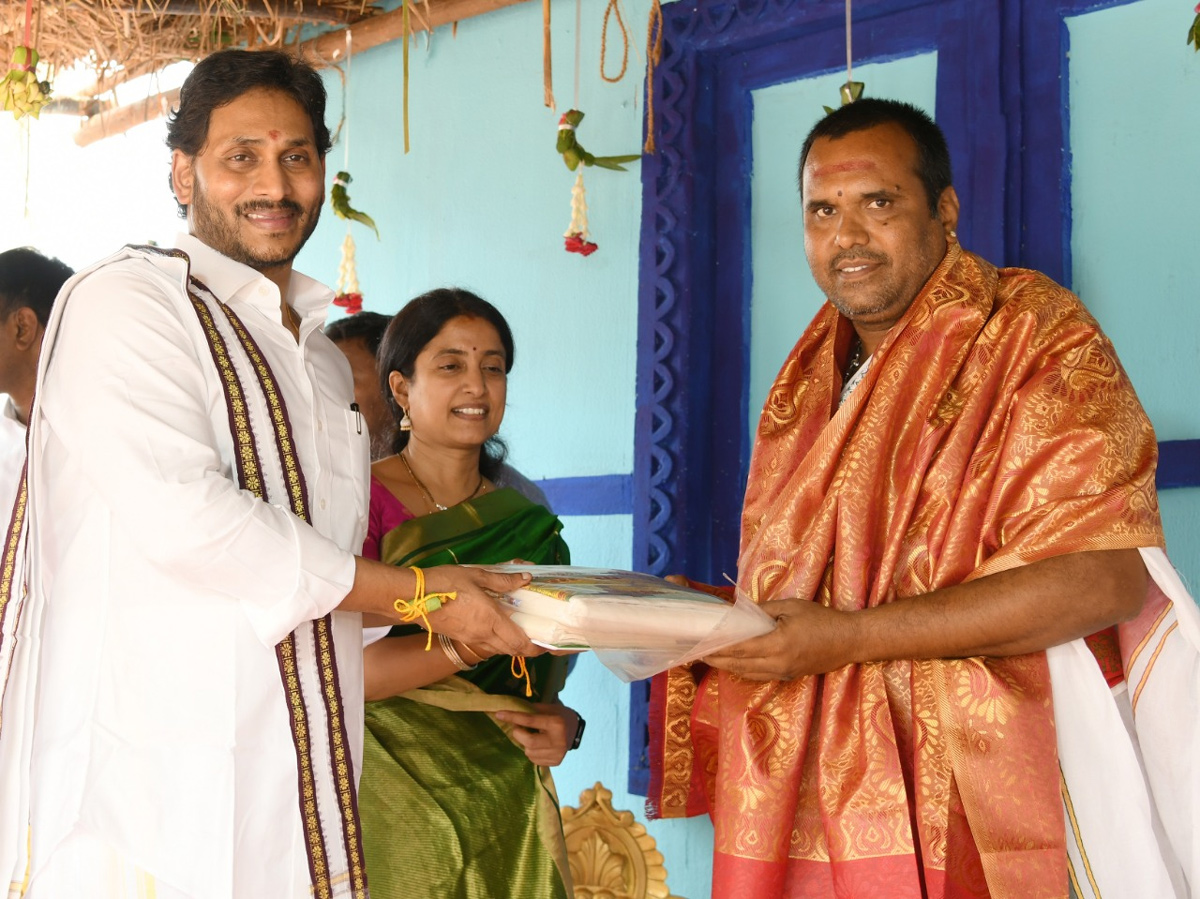 Photos: CM YS Jagan Couple Attends Ugadi Celebrations 2022 Tadepalli - Sakshi29