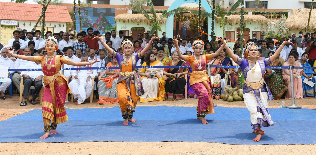 Photos: CM YS Jagan Couple Attends Ugadi Celebrations 2022 Tadepalli - Sakshi35