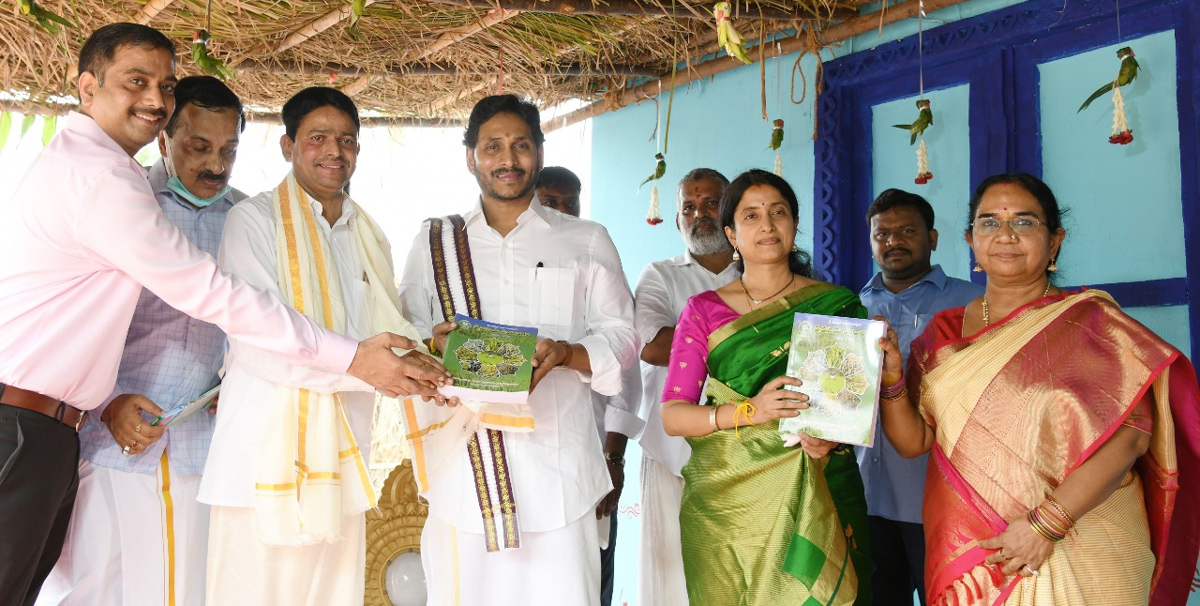 Photos: CM YS Jagan Couple Attends Ugadi Celebrations 2022 Tadepalli - Sakshi39