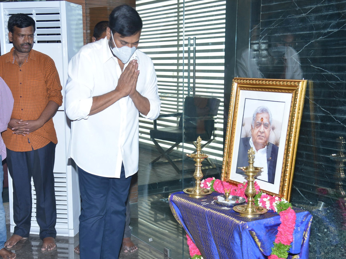 Tollywood Celebrities Pays Tribute To Producer Narayan Das Narang Photo Gallery - Sakshi2