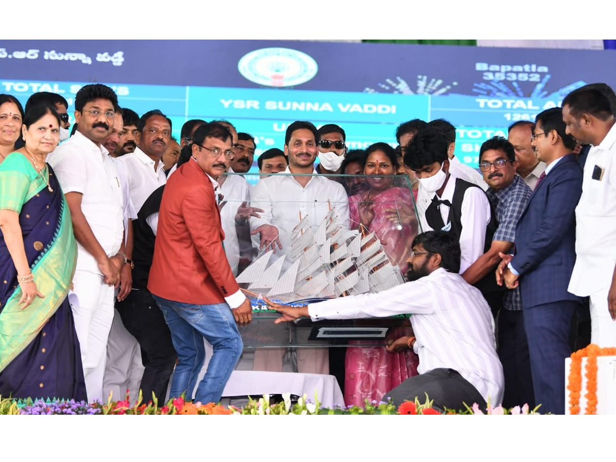 AP CM Jagan Launch 3rd Phase YSR Sunna Vaddi Scheme in Ongole Photo Gallery - Sakshi14