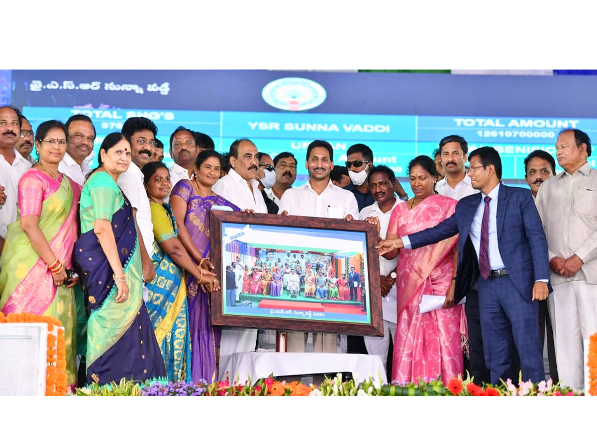 AP CM Jagan Launch 3rd Phase YSR Sunna Vaddi Scheme in Ongole Photo Gallery - Sakshi2