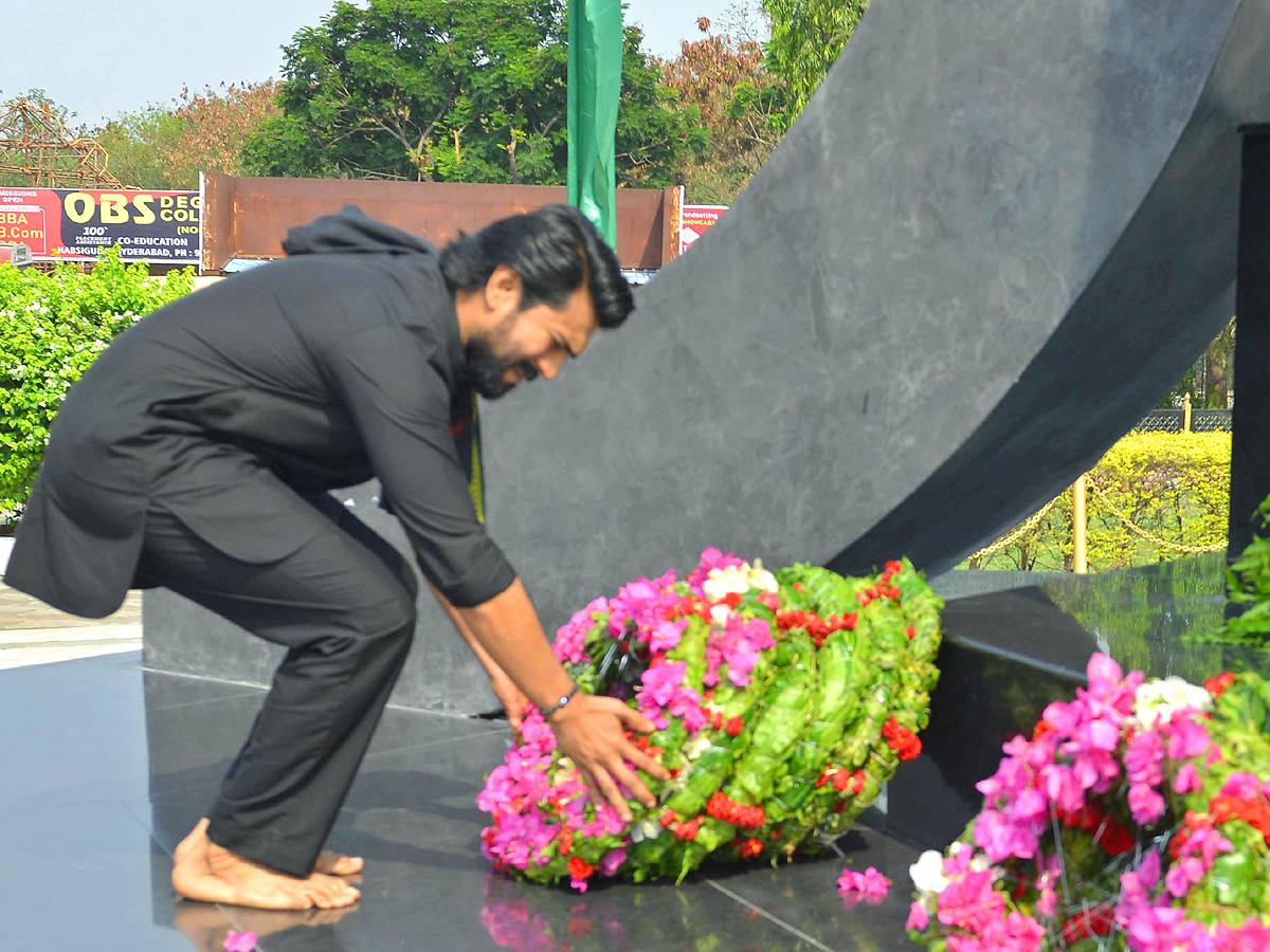 Ram Charan Pays Tribute to Army Jawans at Secunderabad Parade Ground Photo Gallery - Sakshi9