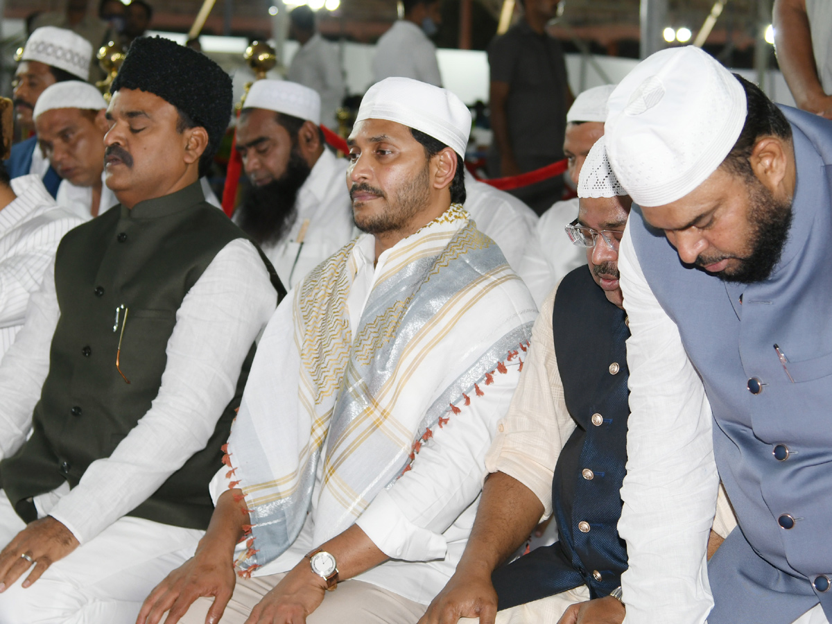 CM YS Jagan Attends Iftar Party at Vijayawada Photo Gallery - Sakshi13