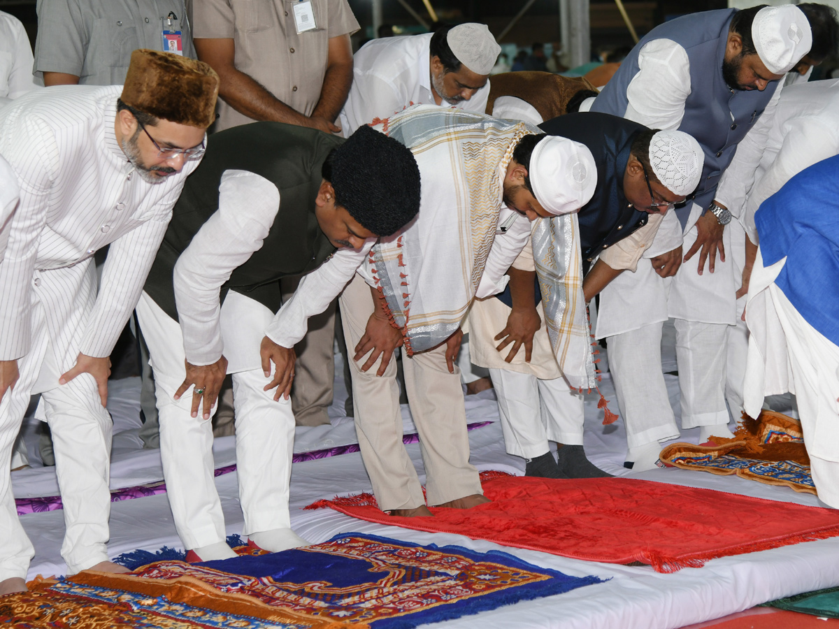 CM YS Jagan Attends Iftar Party at Vijayawada Photo Gallery - Sakshi14