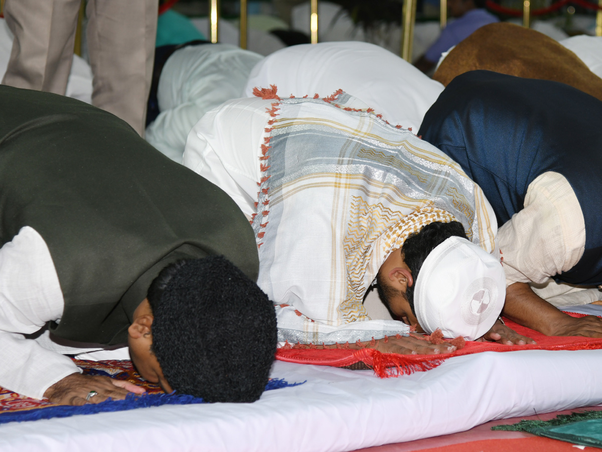 CM YS Jagan Attends Iftar Party at Vijayawada Photo Gallery - Sakshi16