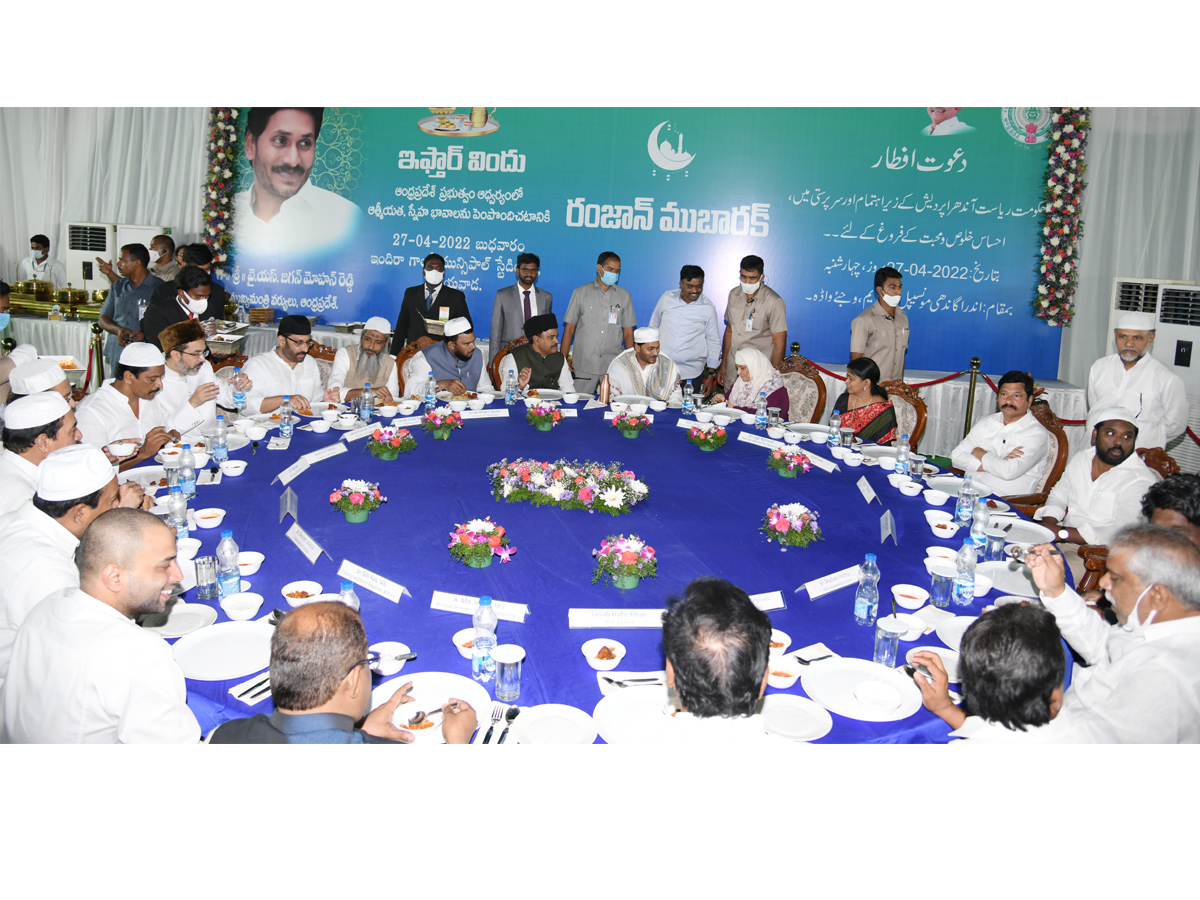 CM YS Jagan Attends Iftar Party at Vijayawada Photo Gallery - Sakshi3