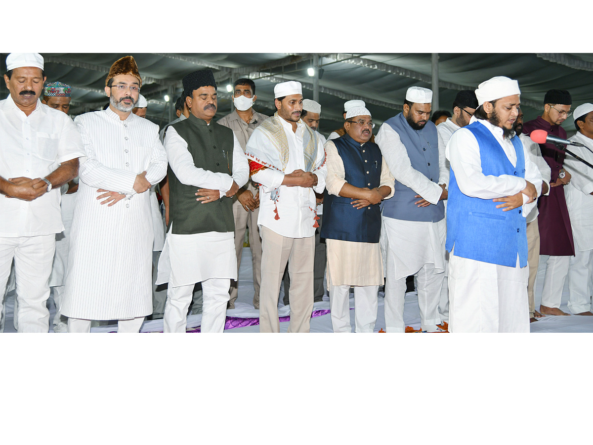 CM YS Jagan Attends Iftar Party at Vijayawada Photo Gallery - Sakshi19