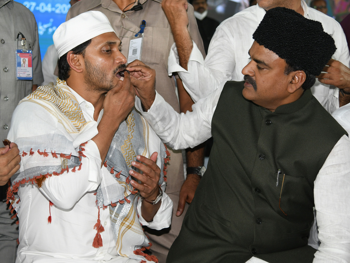 CM YS Jagan Attends Iftar Party at Vijayawada Photo Gallery - Sakshi22