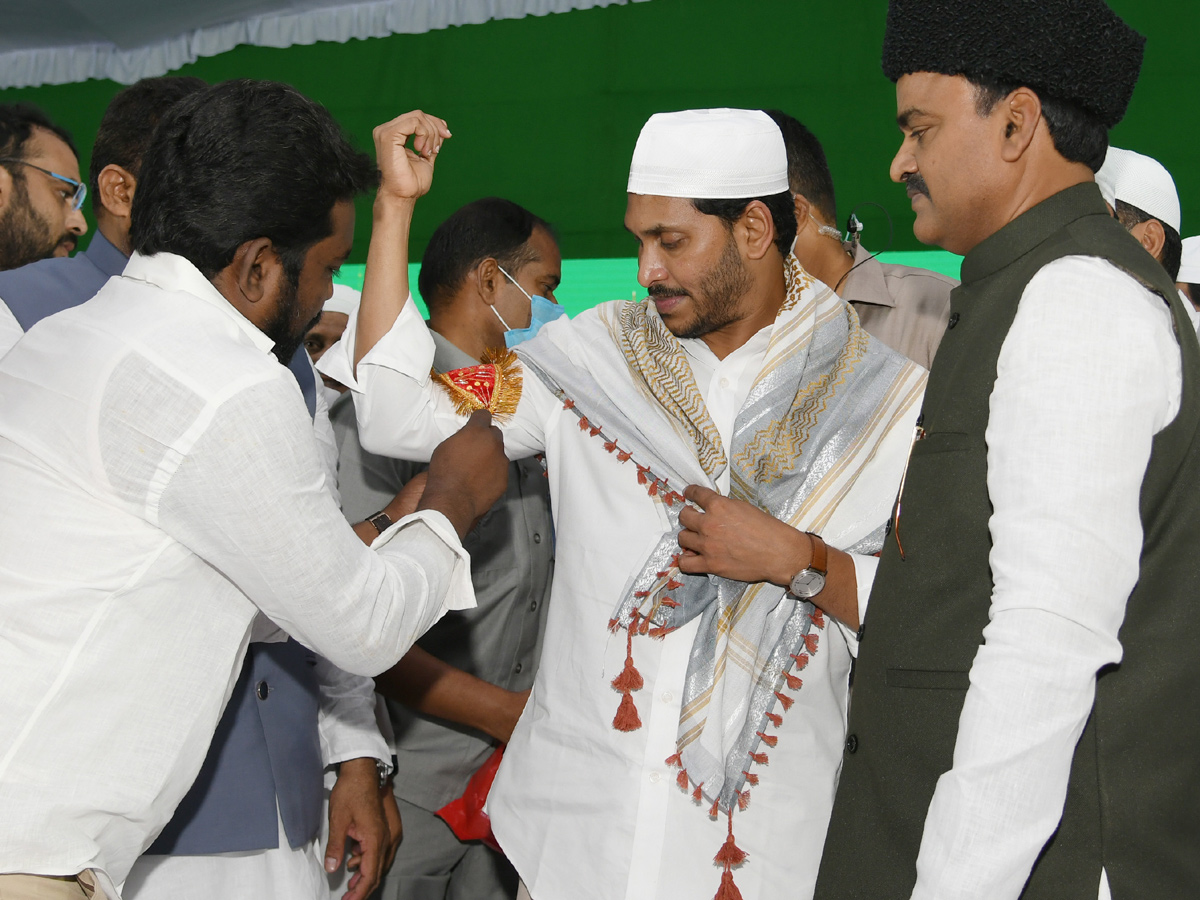 CM YS Jagan Attends Iftar Party at Vijayawada Photo Gallery - Sakshi24