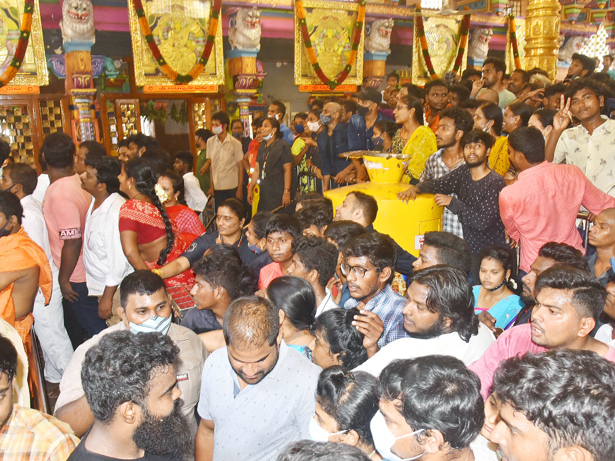 Ram Charan Visit Durga Temple Vijayawada Photos - Sakshi8