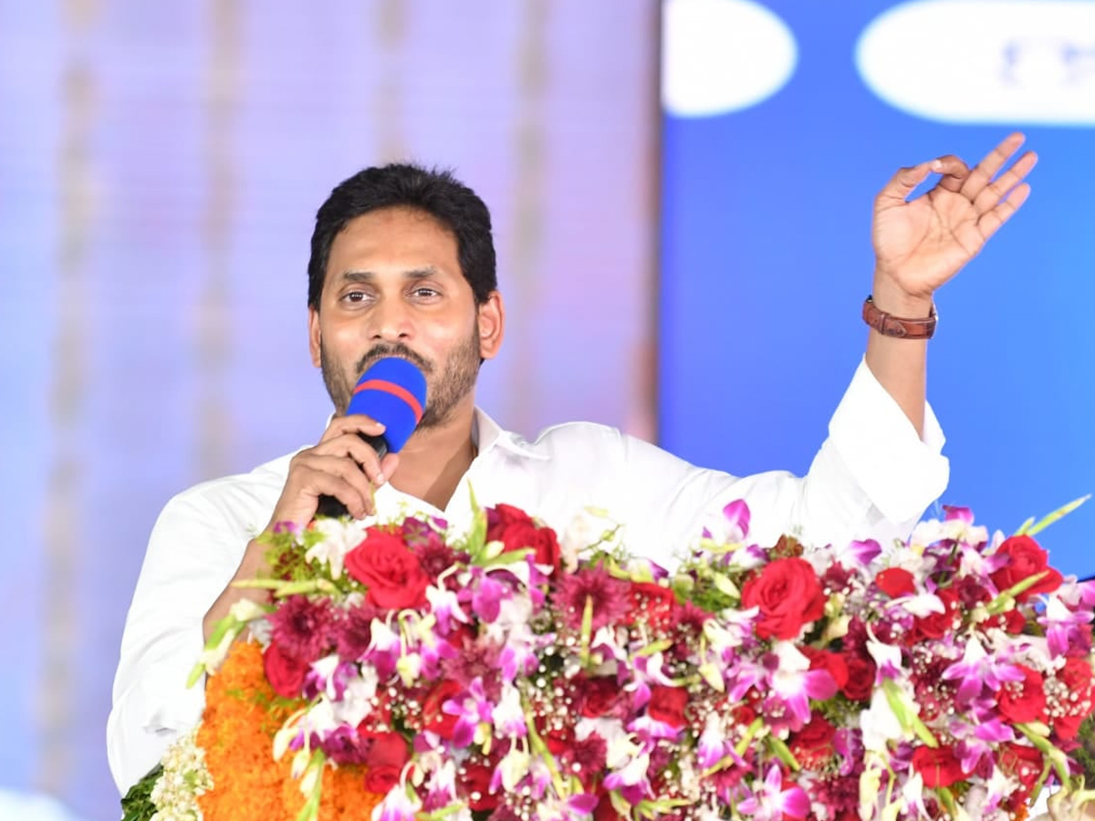 CM YS Jagan Distributing House Site Pattas and House Sanction Orders at Anakapalli Photo Gallery - Sakshi2