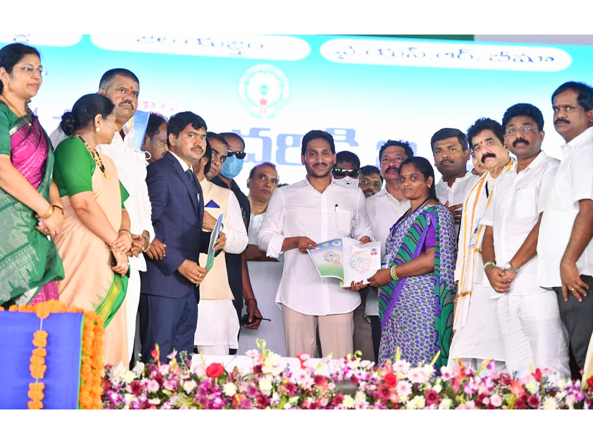 CM YS Jagan Distributing House Site Pattas and House Sanction Orders at Anakapalli Photo Gallery - Sakshi11