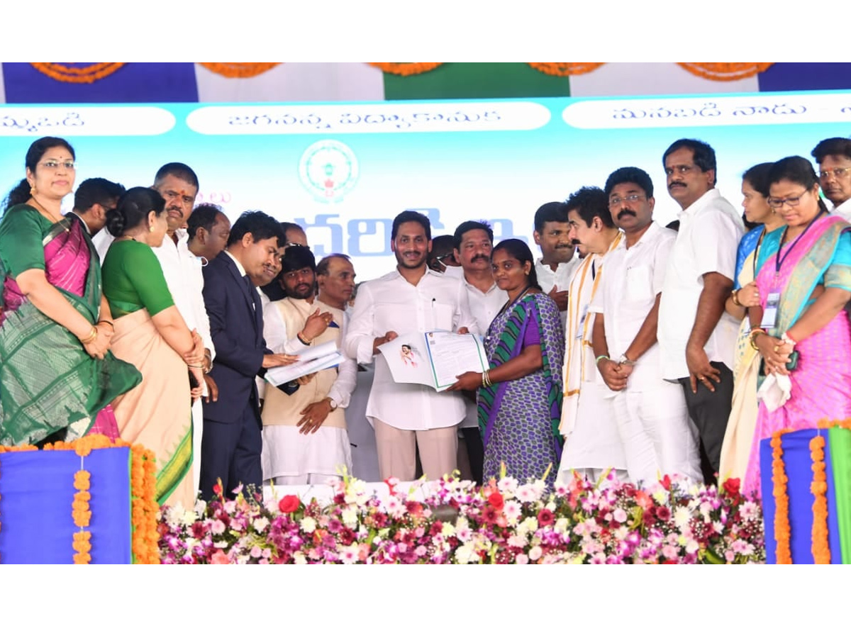 CM YS Jagan Distributing House Site Pattas and House Sanction Orders at Anakapalli Photo Gallery - Sakshi13