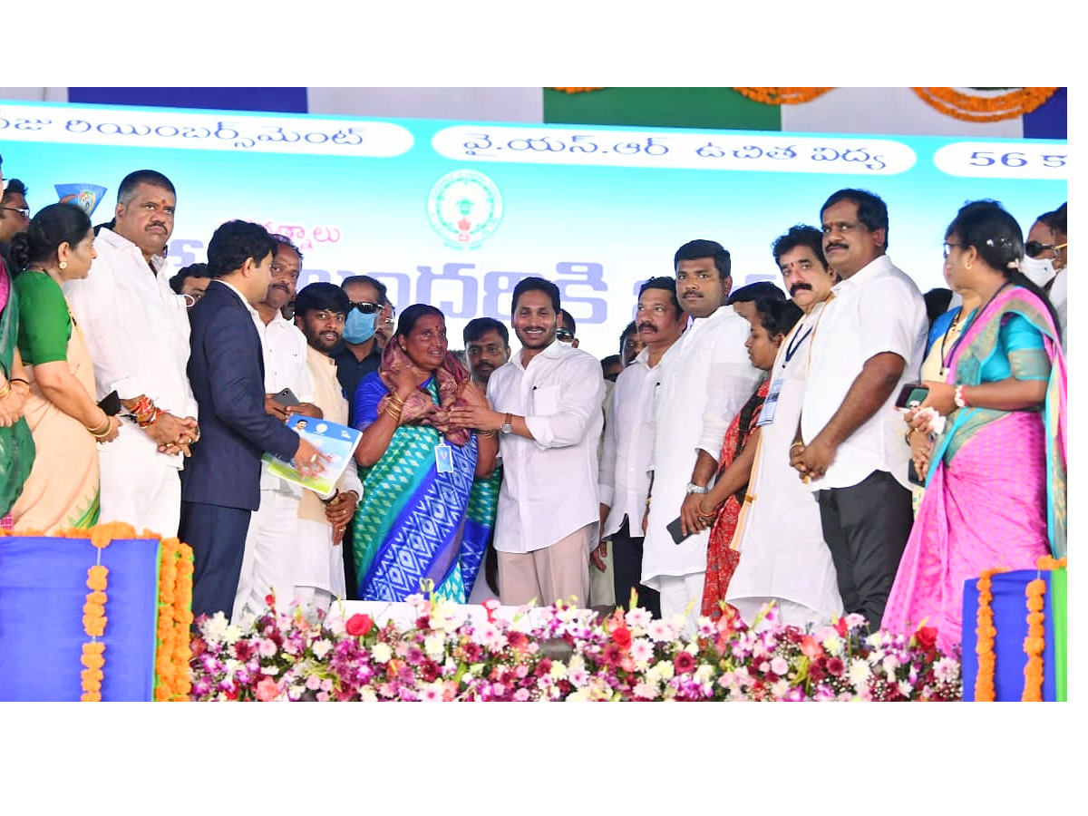 CM YS Jagan Distributing House Site Pattas and House Sanction Orders at Anakapalli Photo Gallery - Sakshi14