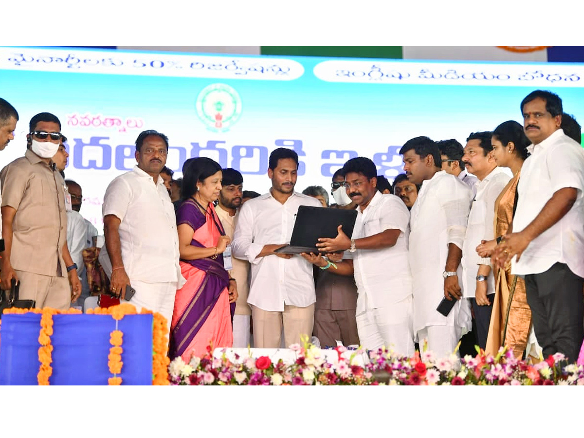 CM YS Jagan Distributing House Site Pattas and House Sanction Orders at Anakapalli Photo Gallery - Sakshi16