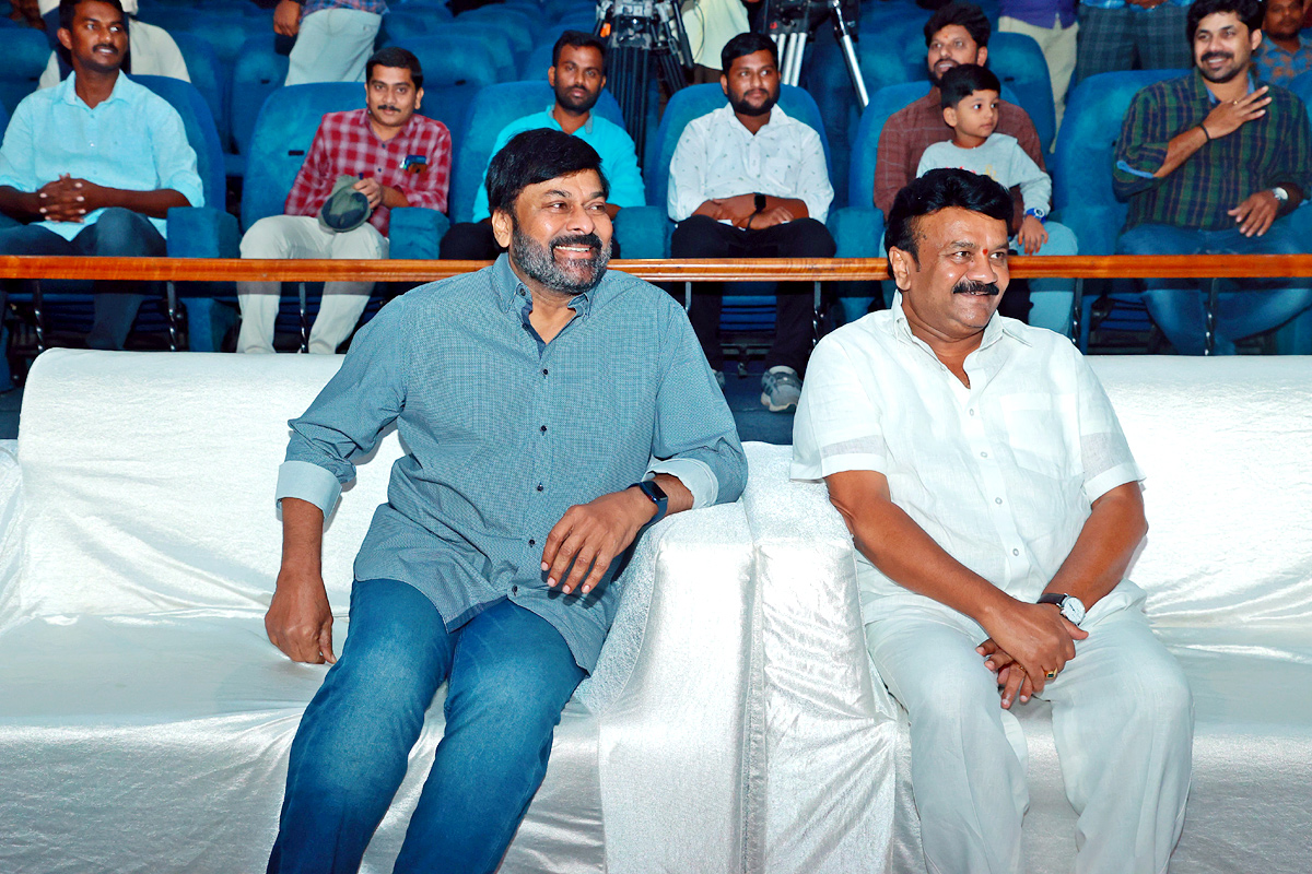 Chiranjeevi Distributes Insurance Cards to Film Journalists - Sakshi3