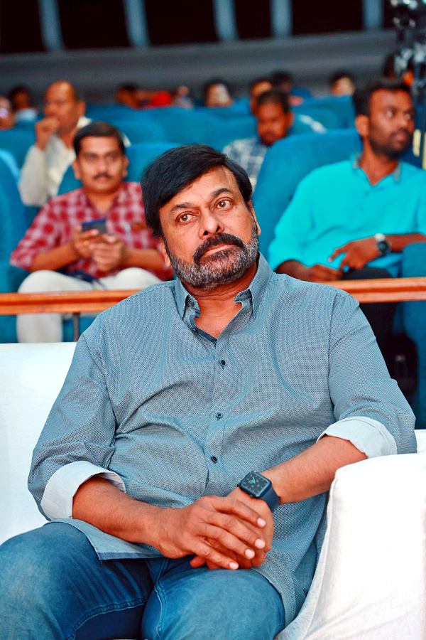 Chiranjeevi Distributes Insurance Cards to Film Journalists - Sakshi6