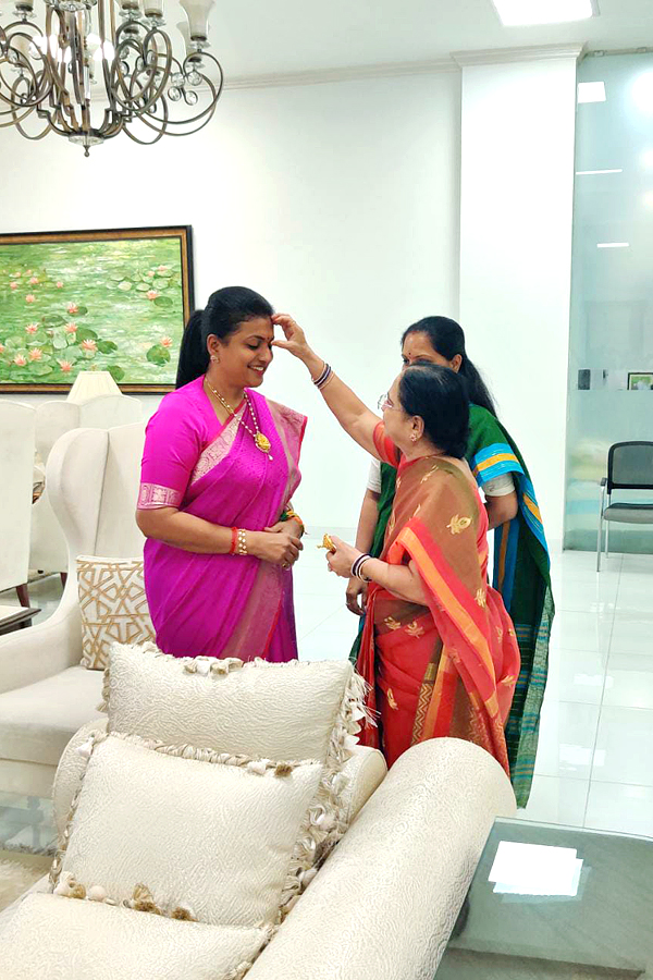 AP Minister RK Roja Family Meet CM KCR Chiranjeevi - Sakshi13