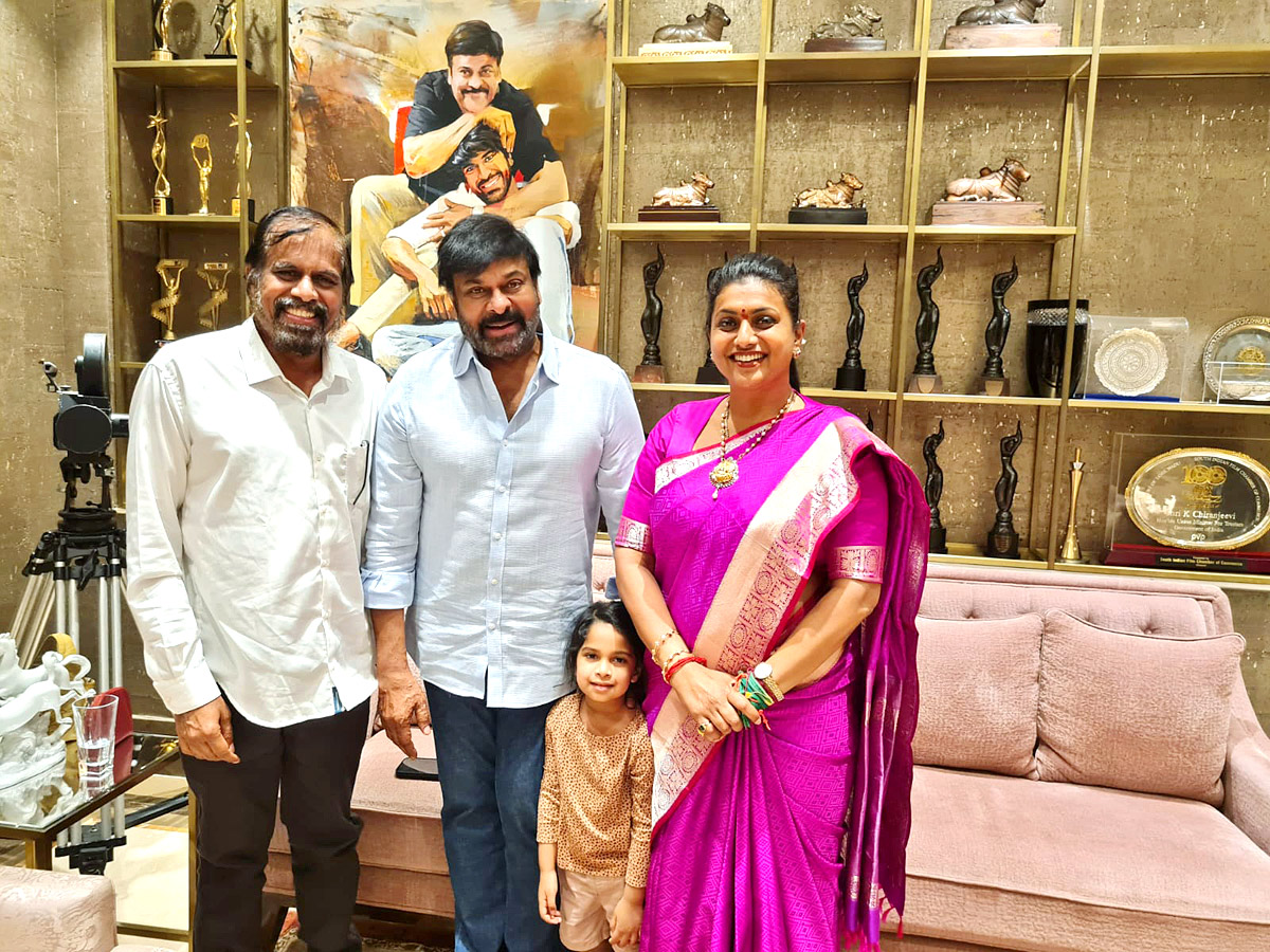 AP Minister RK Roja Family Meet CM KCR Chiranjeevi - Sakshi4