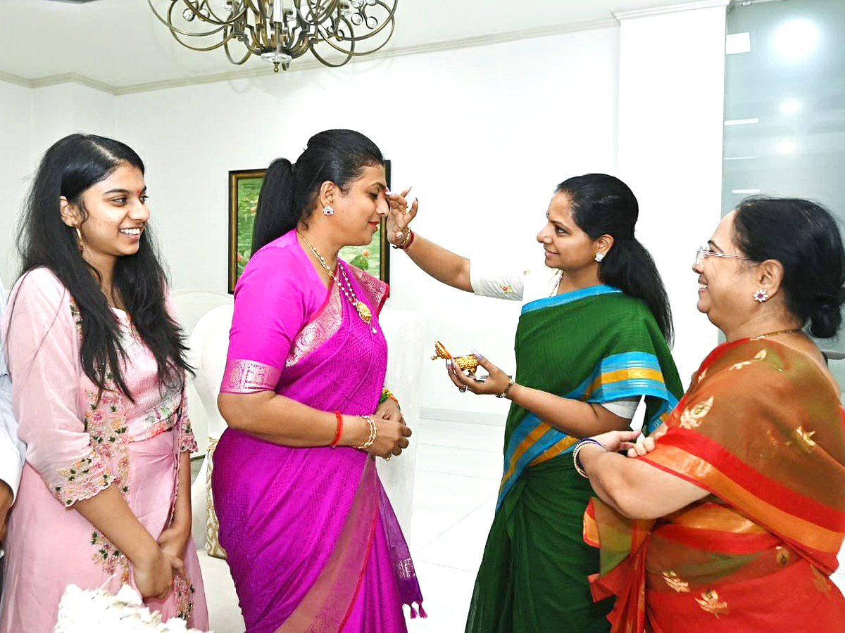 AP Minister RK Roja Family Meet CM KCR Chiranjeevi - Sakshi5