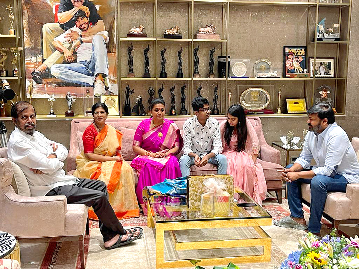 AP Minister RK Roja Family Meet CM KCR Chiranjeevi - Sakshi6