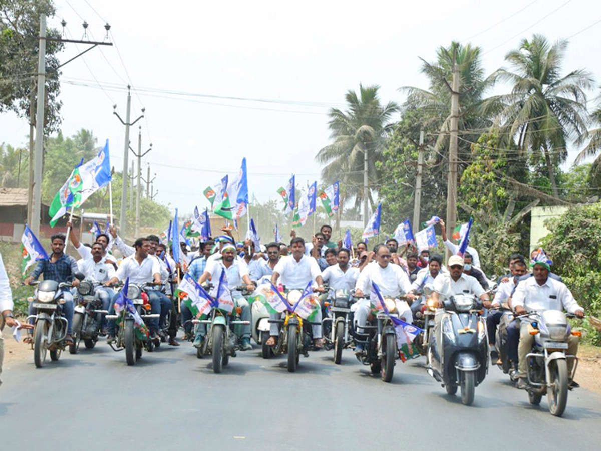 Celebrations Around AP Amid New Districts Formation Photos - Sakshi3