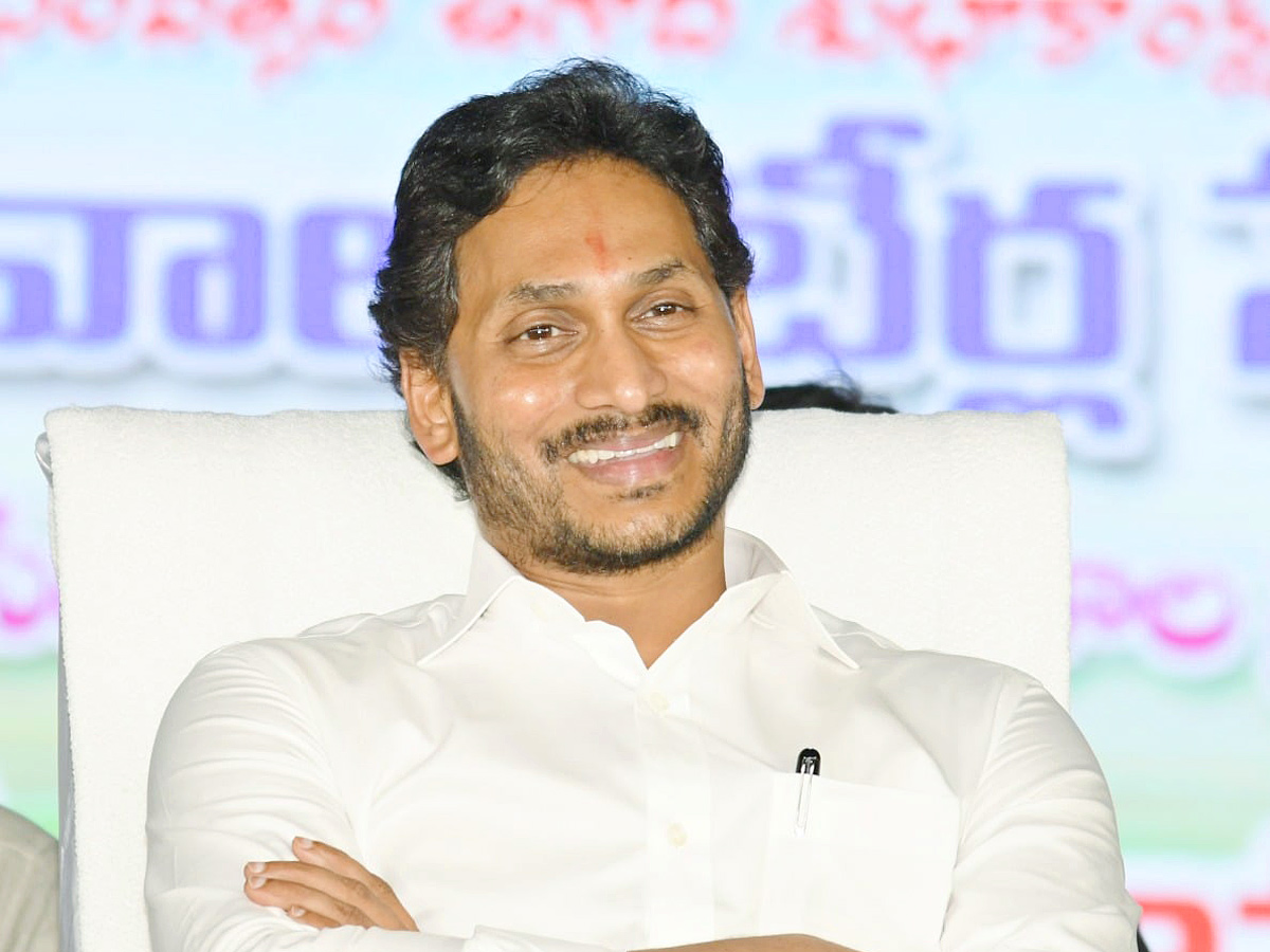 CM YS Jagan Felicitates Grama Volunteers Narasaraopet - Sakshi18