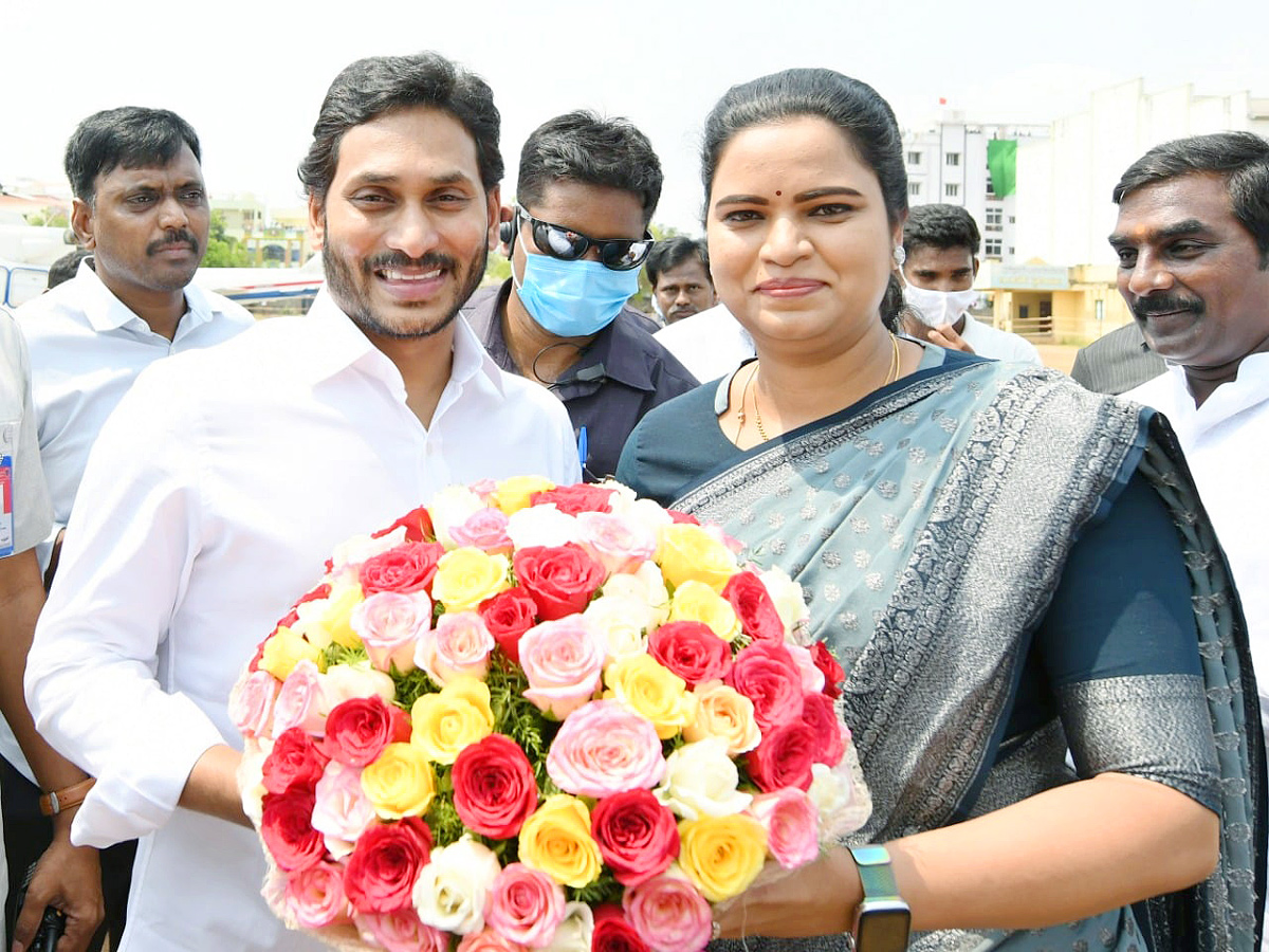 CM YS Jagan Felicitates Grama Volunteers Narasaraopet - Sakshi27