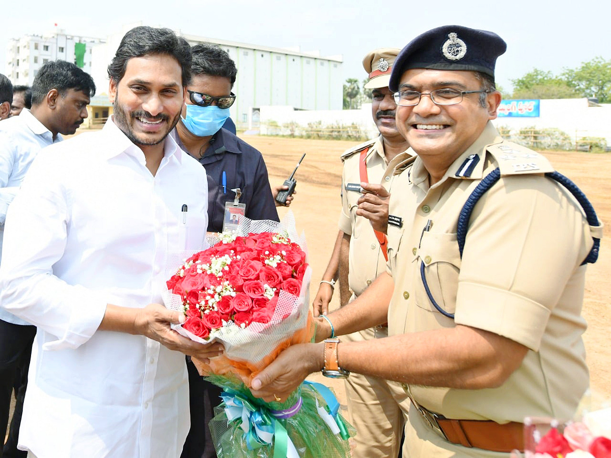 CM YS Jagan Felicitates Grama Volunteers Narasaraopet - Sakshi28