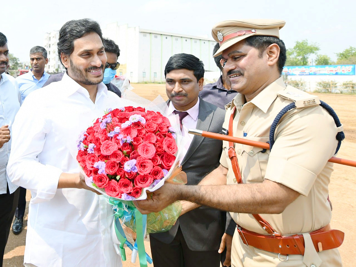 CM YS Jagan Felicitates Grama Volunteers Narasaraopet - Sakshi29