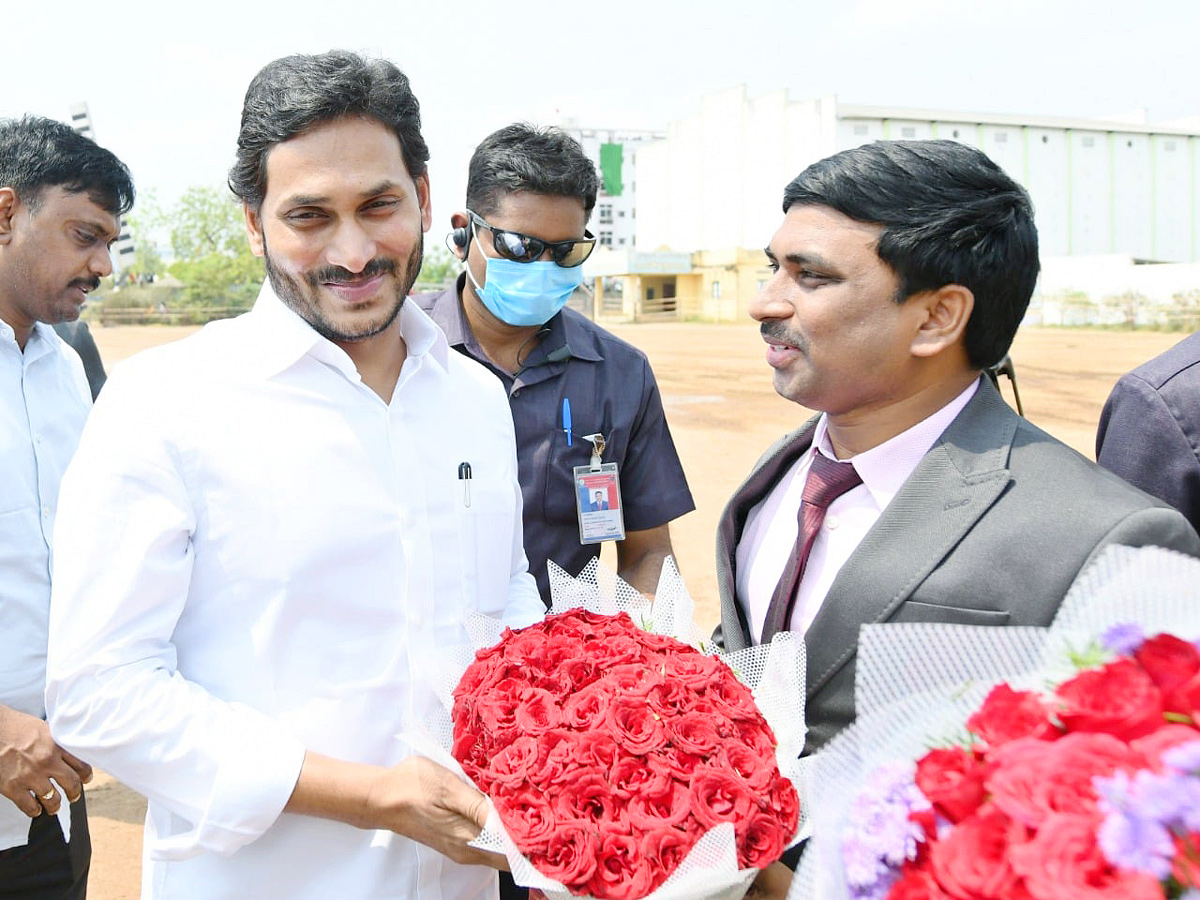 CM YS Jagan Felicitates Grama Volunteers Narasaraopet - Sakshi30